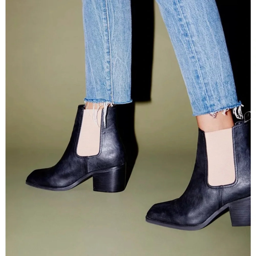 Free People Vegan Pacific Chelsea Boots Size 10 Black/pink
